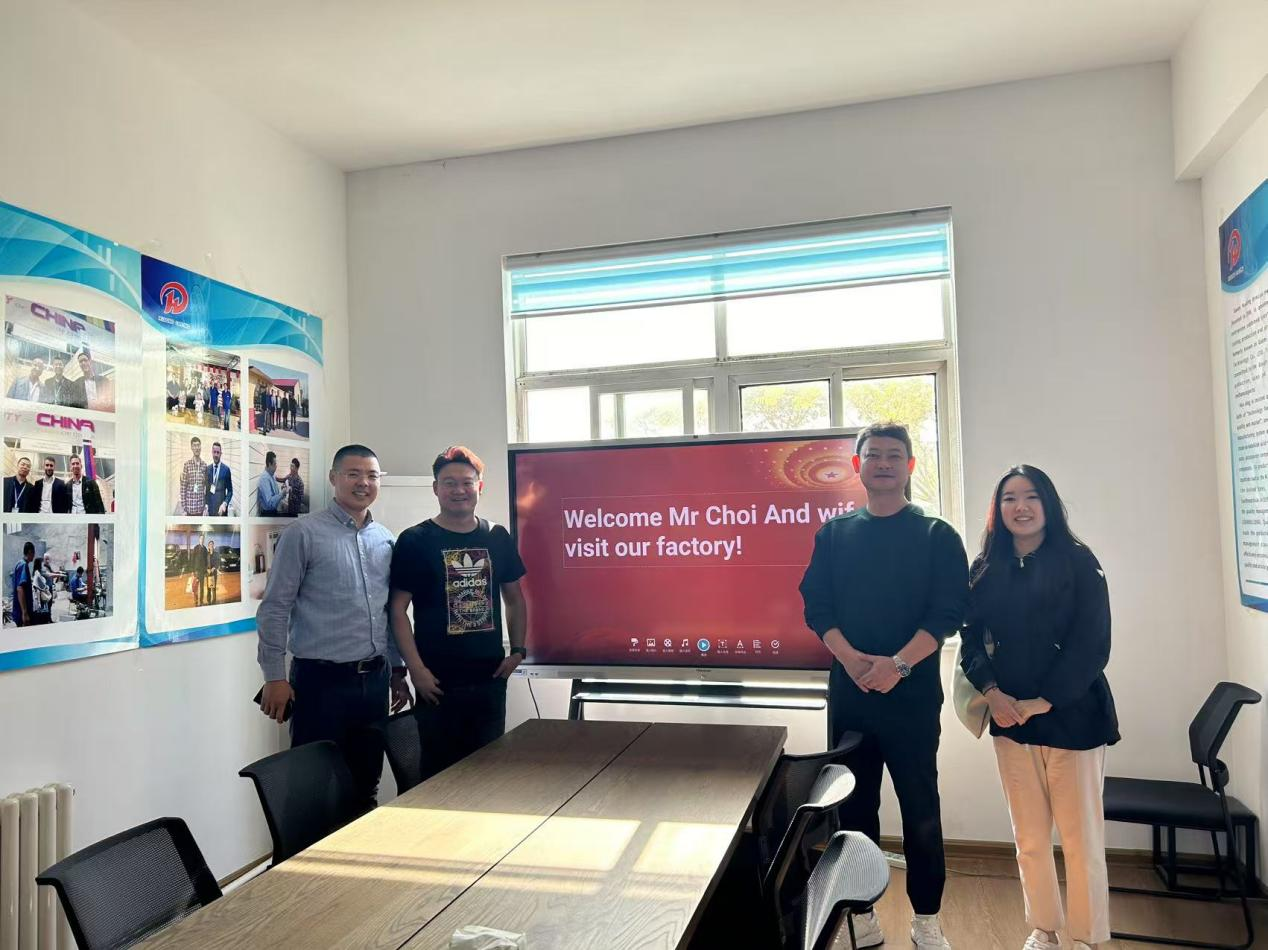 Koreanische Kunden besuchen unsere Fabrik