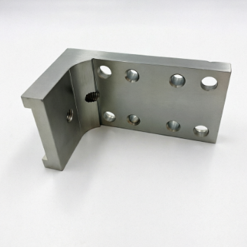 L-förmiger Mehrloch-Metallverbinder